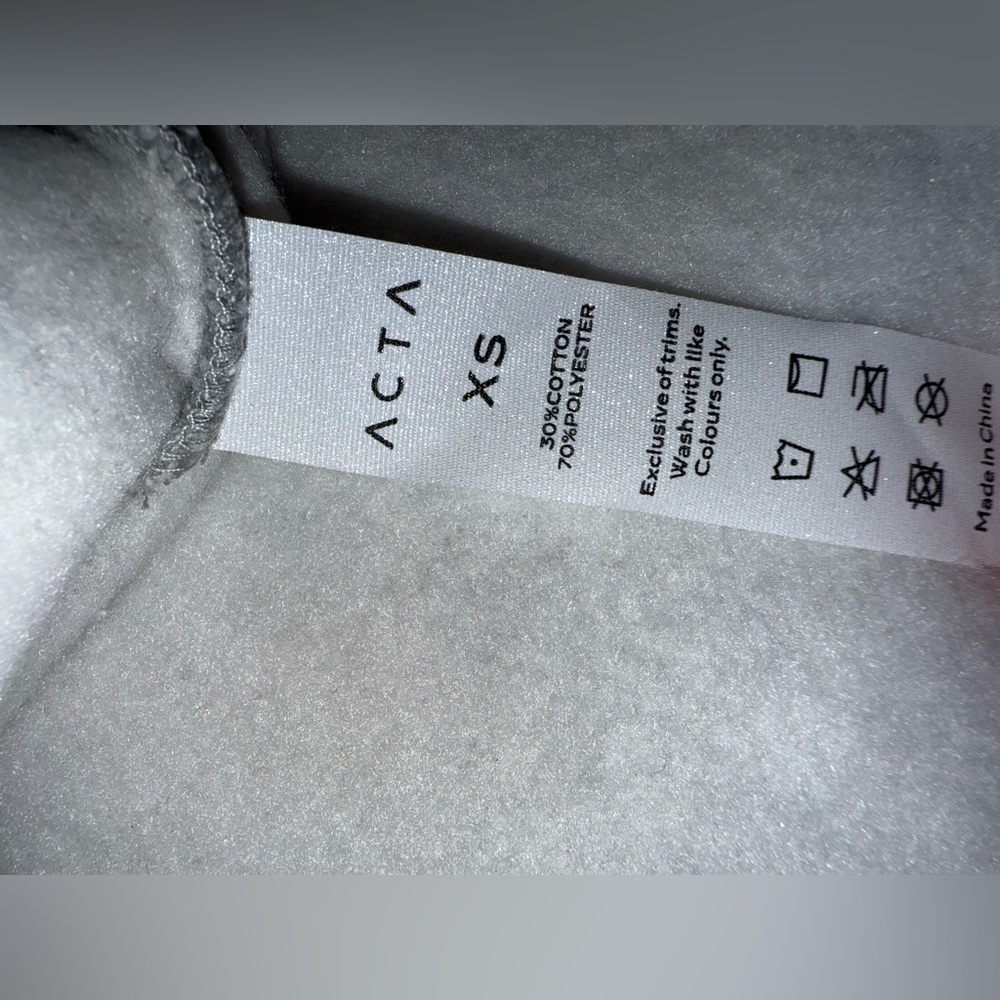 ACTA Cropped Sweatshirt NWT - Picture 6 of 10